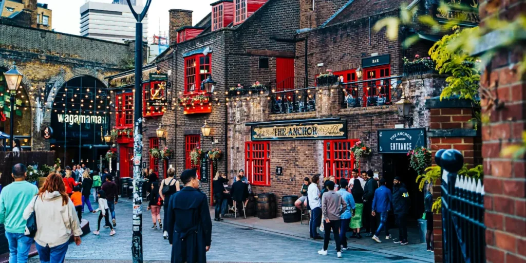 London Food Scene: Multilingual Menus & Must-Try Dishes