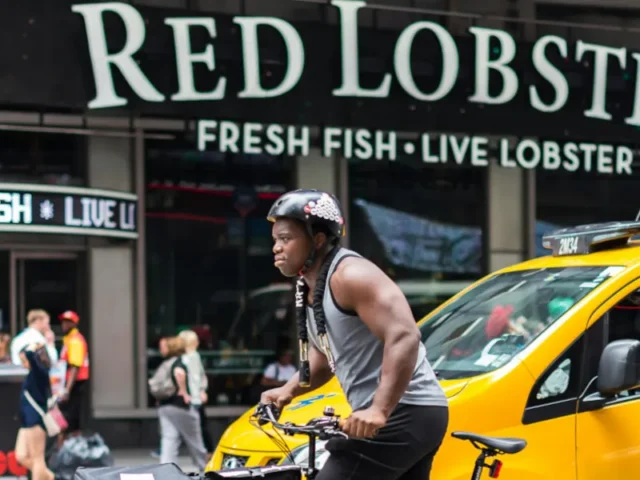 New York Food Scene: Multilingual Menus & Must-Try Dishes