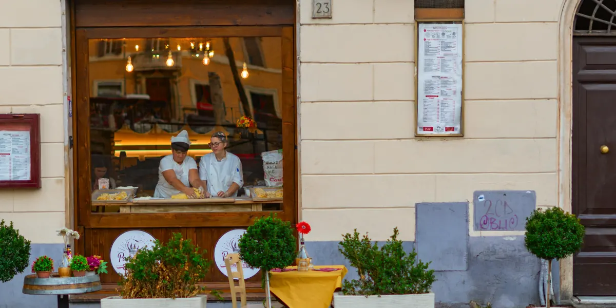 Rome Food Scene: Multilingual Menus & Must-Try Dishes